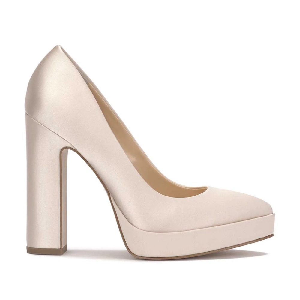 BRAND NEW IN BOX| JESSICA SIMPSON| OFF WHITE MATTE SATIN PUMP